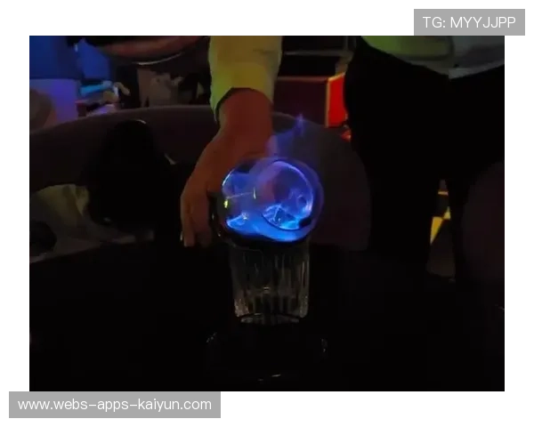 某运动员酒吧狂欢被拍！俱乐部紧急回应