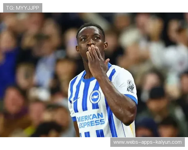 热刺禁区弧顶区域断球后立刻送出致命传递