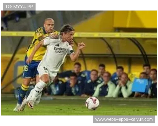 皇马维尼修斯边线突破连环制造机会