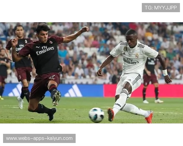 维尼修斯大幅度横向变速摆脱对手，皇马彻底打开边路的全新进攻样本