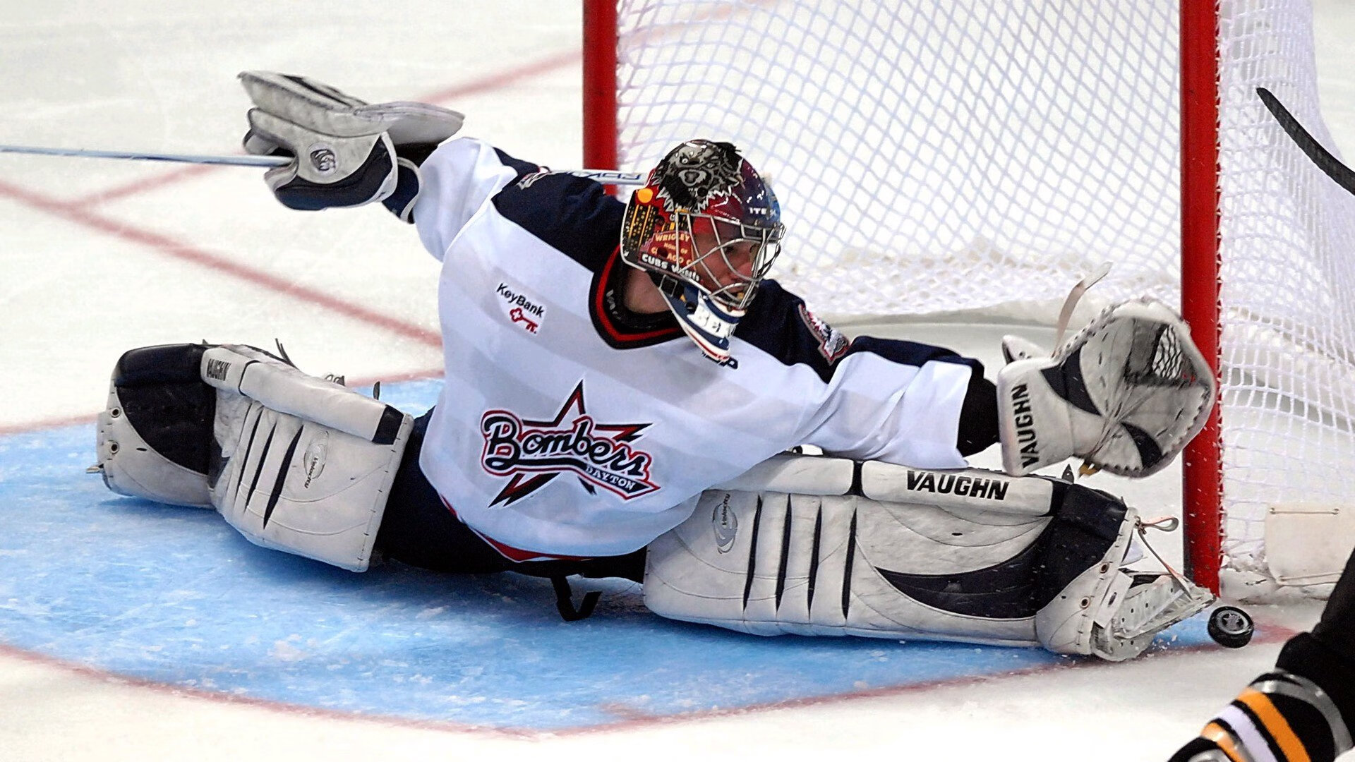 世界拳击职业联赛澳门站 中国中量级新星打出三次击倒 技术性胜利收官